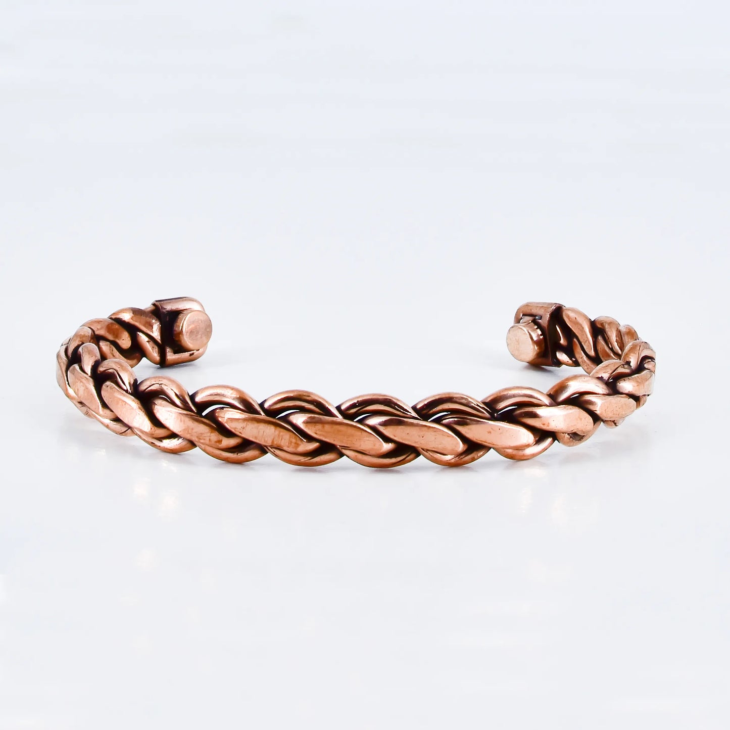 Copper Kada featuring a unique chain design. This handcrafted piece seamlessly blends traditional craftsmanship with contemporary fashion, making it a symbol of elegance and sophistication. Crafted from high-quality copper.