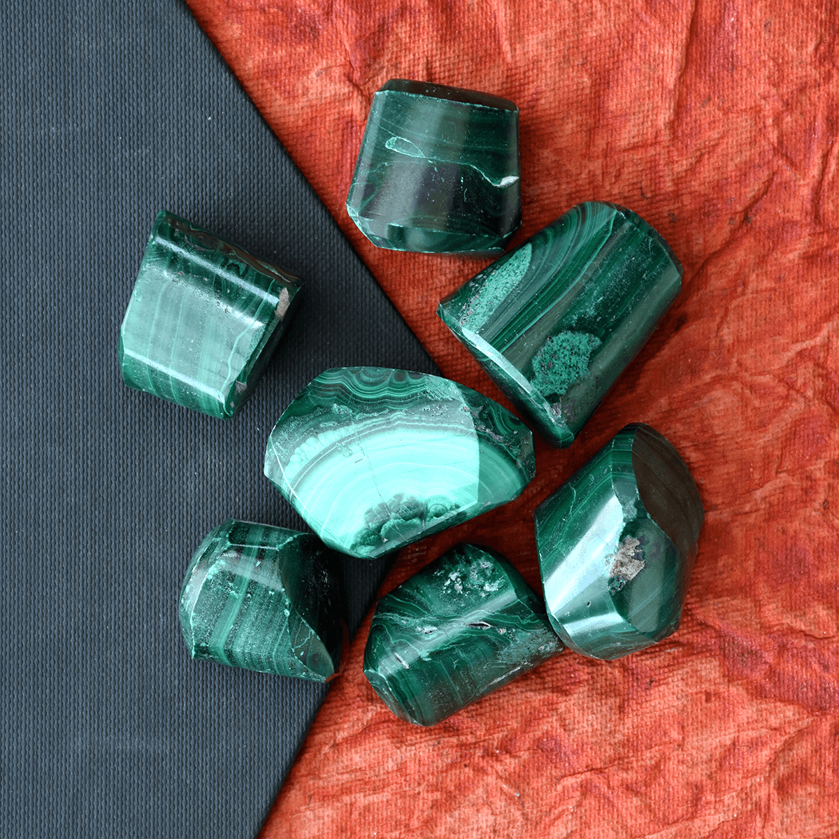 Malachite Tumbled Stone (1 Piece) in Jute Bag Regular Asymmetrical Crystal Pebbles (Green )