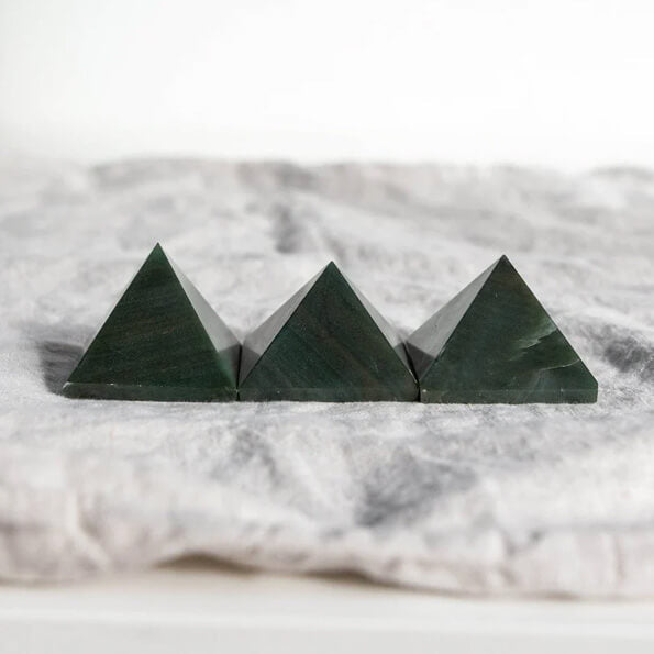 Green Jade Pyramid for Attract Money, Regular Cash flow, Luck, Money Recovery, Showpiece for Car Dashboard, Home & Office Table, Accessories Gifting option