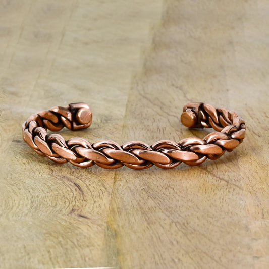 Copper Kada featuring a unique chain design. This handcrafted piece seamlessly blends traditional craftsmanship with contemporary fashion, making it a symbol of elegance and sophistication. Crafted from high-quality copper.
