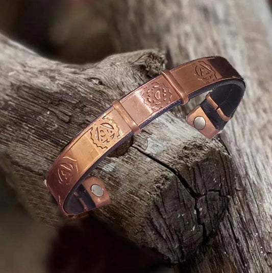 Copper Kada Leather Design a harmonious blend of elegance, tradition, and the potential health benefits of magnetic copper. Crafted with care, this kada seamlessly combines simplicity with sophistication